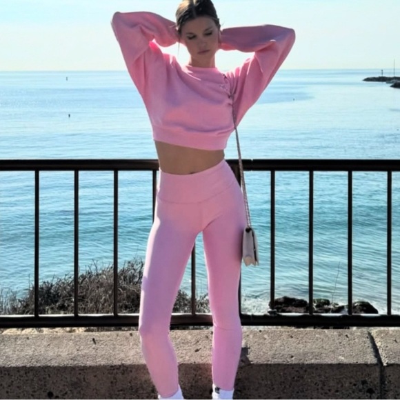 Alo Yoga 💗 NWT Cropped Accolade Crewneck in Sweet Pink - S - Picture 2 of 12